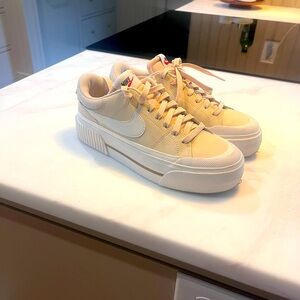 Nike Court Legacy Lift